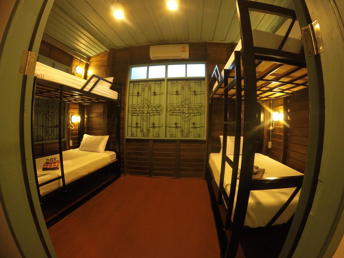 La Moon Hostel Bangkok Exterior photo
