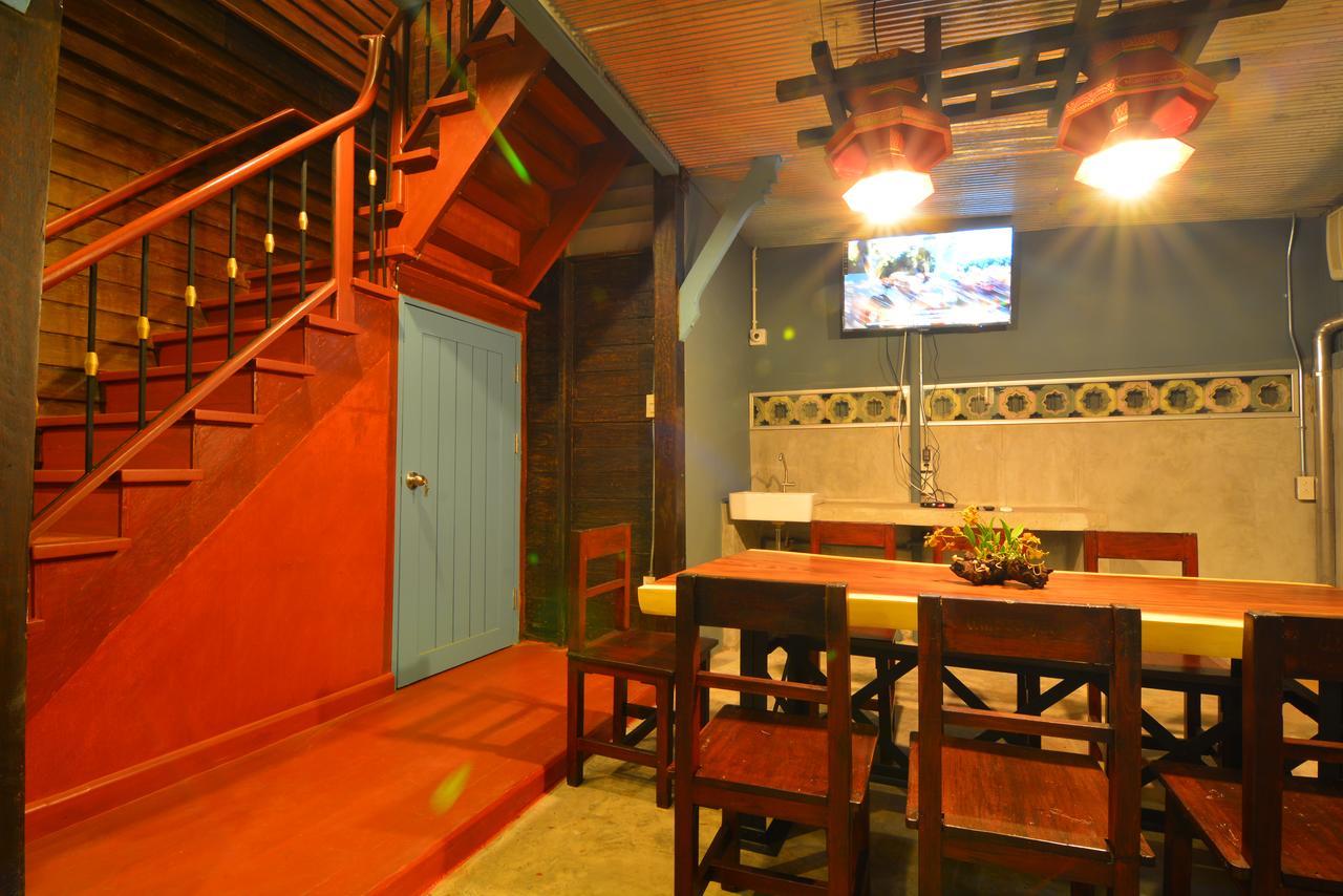 La Moon Hostel Bangkok Exterior photo