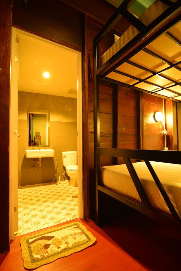 La Moon Hostel Bangkok Exterior photo